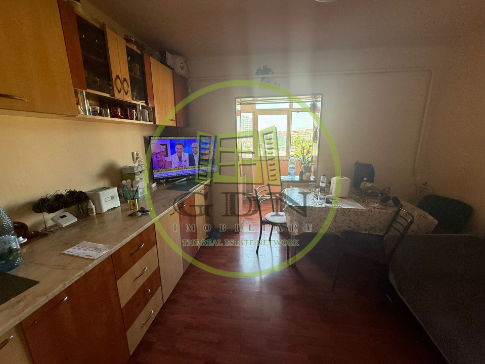 Apartament 3 camere, decomandat, 70mp, cartier 1 Mai, zona Pelendava. 