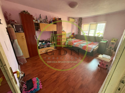 Apartament 3 camere, decomandat, 70mp, cartier 1 Mai, zona Pelendava. 