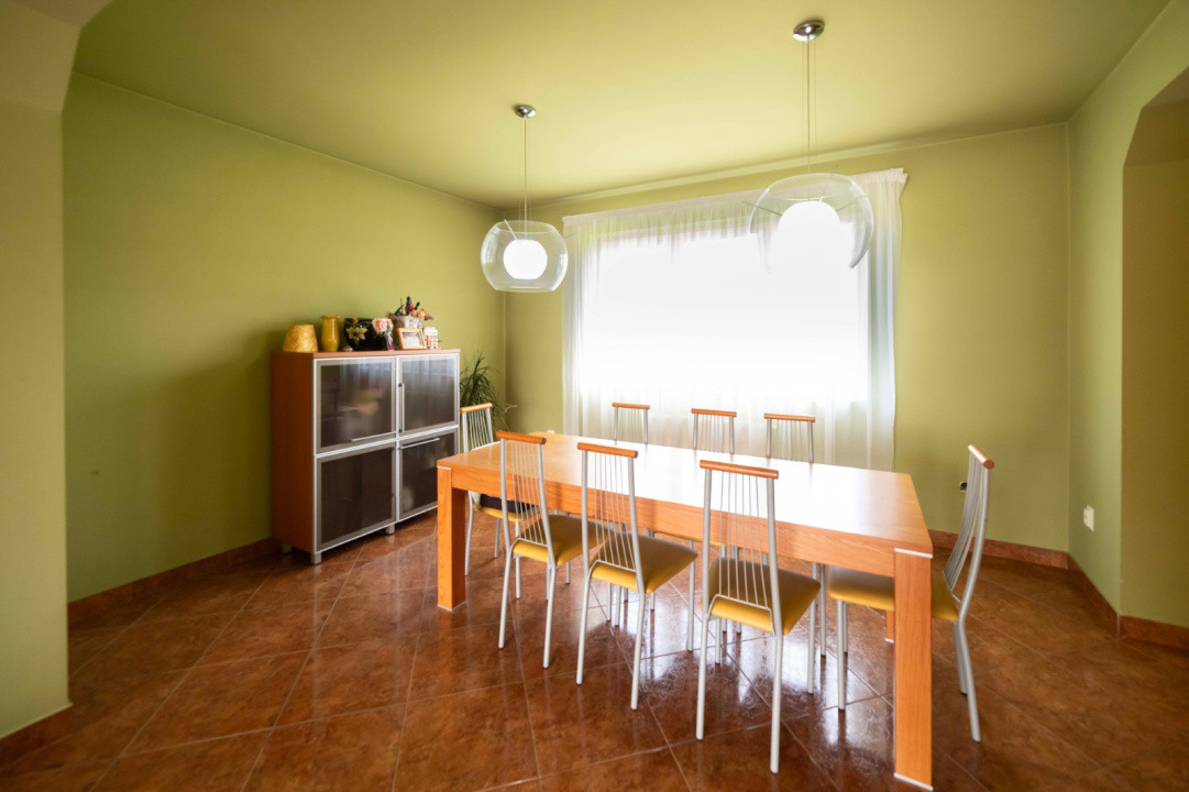 Vila in Andrei Muresanu 6 camere, teren 600 mp