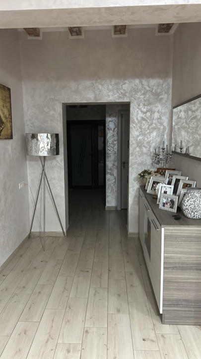 CASA DE VANZARE/ ZONA CRANG PETRESTI