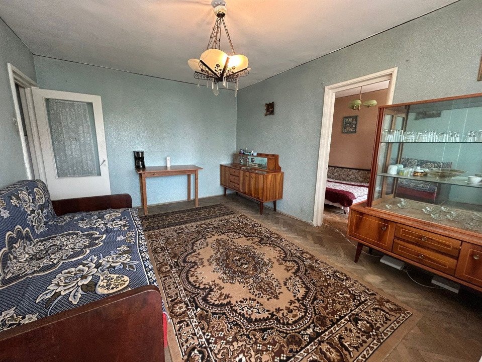 Apartament 2 camere, semidecomandat, 41mp, Craiovita, zona Niela.