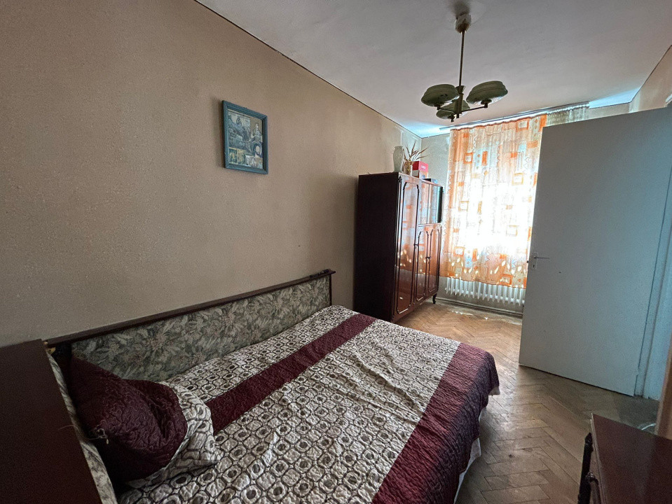 Apartament 2 camere, semidecomandat, 41mp, Craiovita, zona Niela.