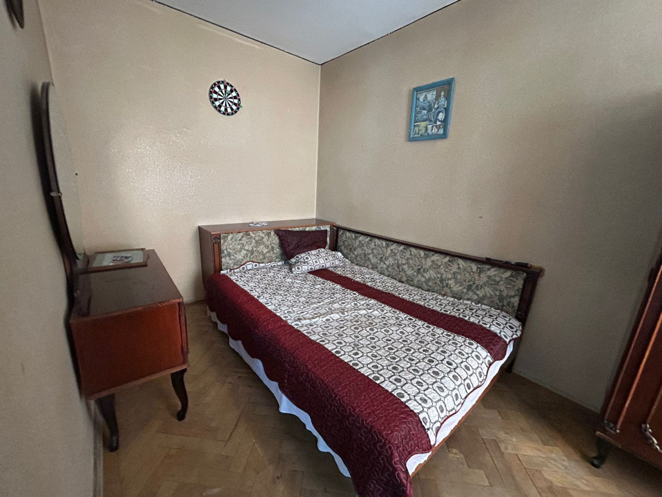 Apartament 2 camere, semidecomandat, 41mp, Craiovita, zona Niela.
