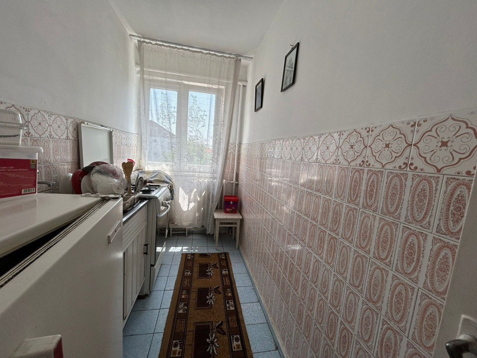 Apartament 2 camere, semidecomandat, 41mp, Craiovita, zona Niela.