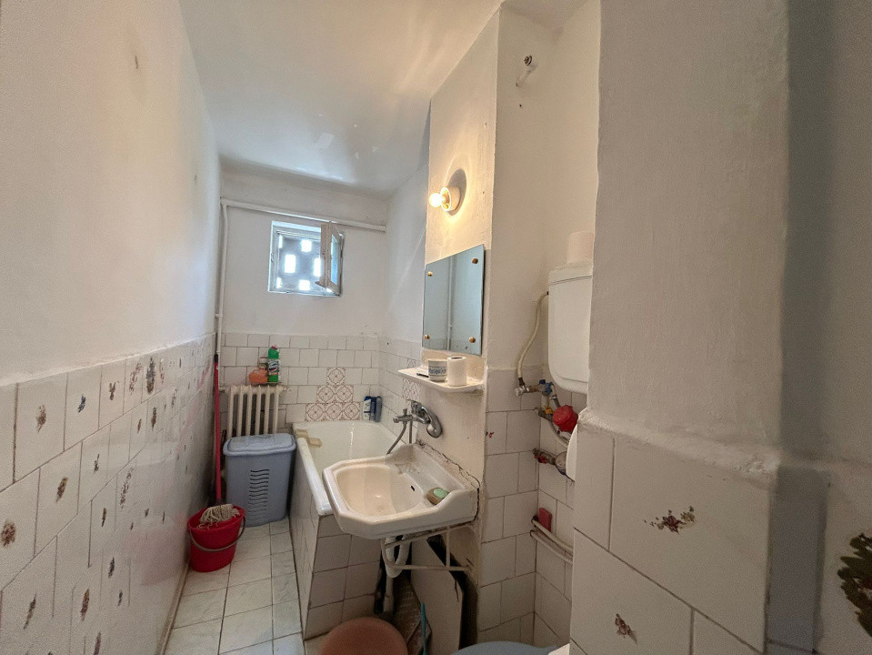 Apartament 2 camere, semidecomandat, 41mp, Craiovita, zona Niela.