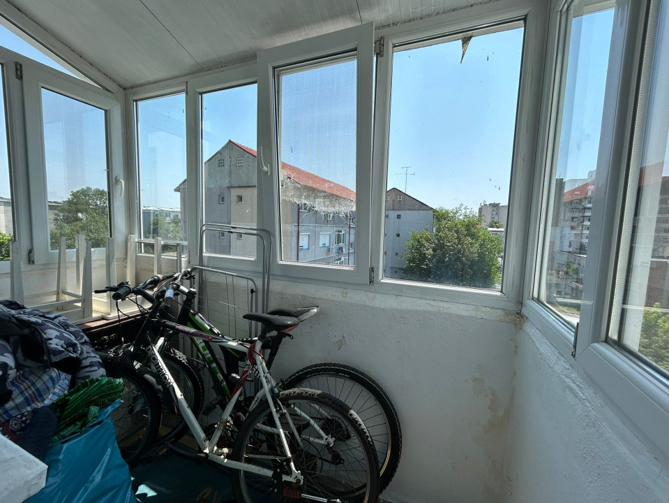 Apartament 2 camere, semidecomandat, 41mp, Craiovita, zona Niela.