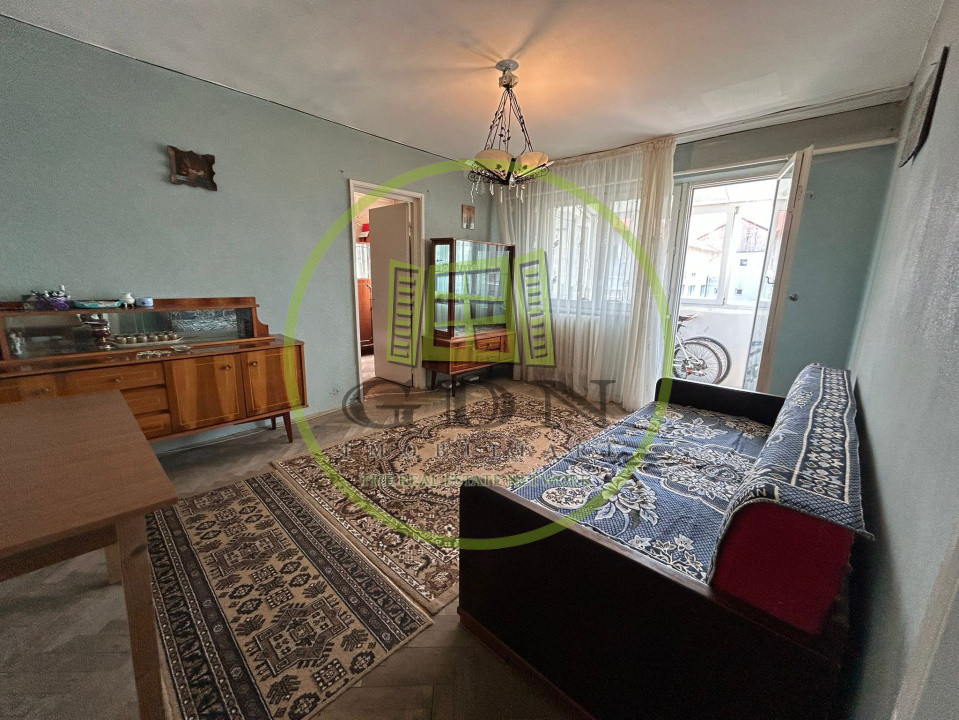 Apartament 2 camere, semidecomandat, 41mp, Craiovita, zona Niela.