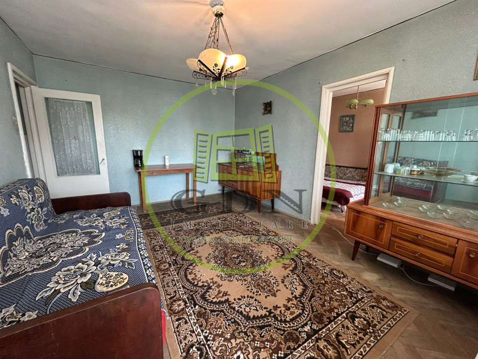 Apartament 2 camere, semidecomandat, 41mp, Craiovita, zona Niela.