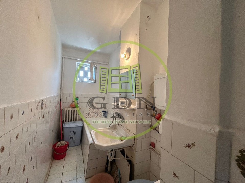 Apartament 2 camere, semidecomandat, 41mp, Craiovita, zona Niela.