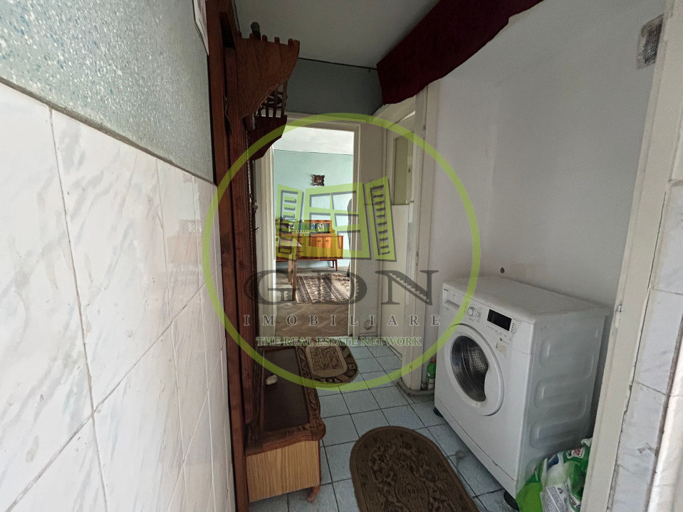 Apartament 2 camere, semidecomandat, 41mp, Craiovita, zona Niela.