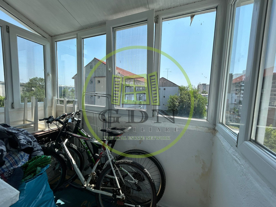 Apartament 2 camere, semidecomandat, 41mp, Craiovita, zona Niela.