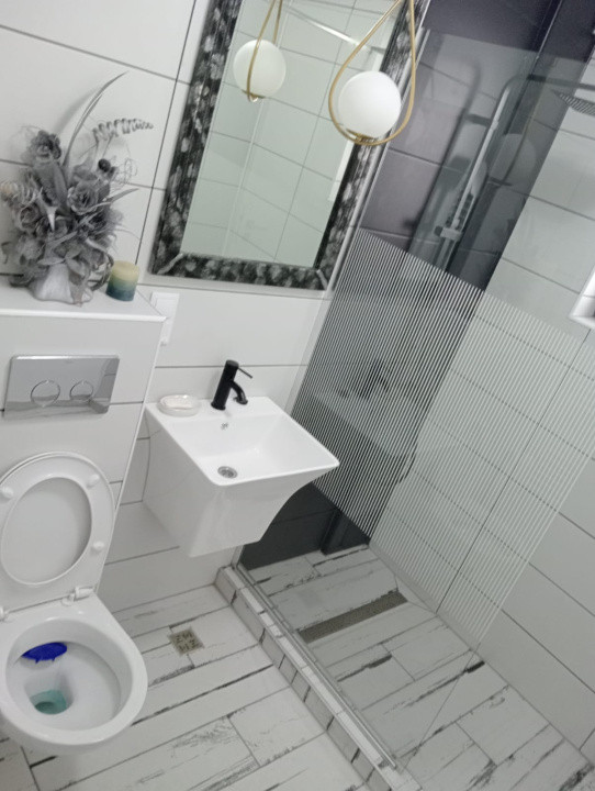 Apartament de închiriat – 3 camere, 74 mp, etaj 2/6, cu lift – Prima închiriere