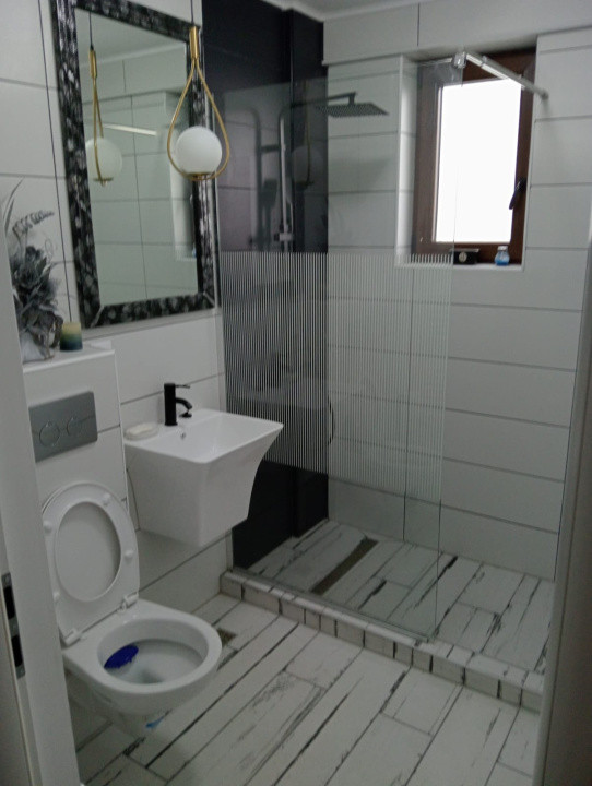 Apartament de închiriat – 3 camere, 74 mp, etaj 2/6, cu lift – Prima închiriere