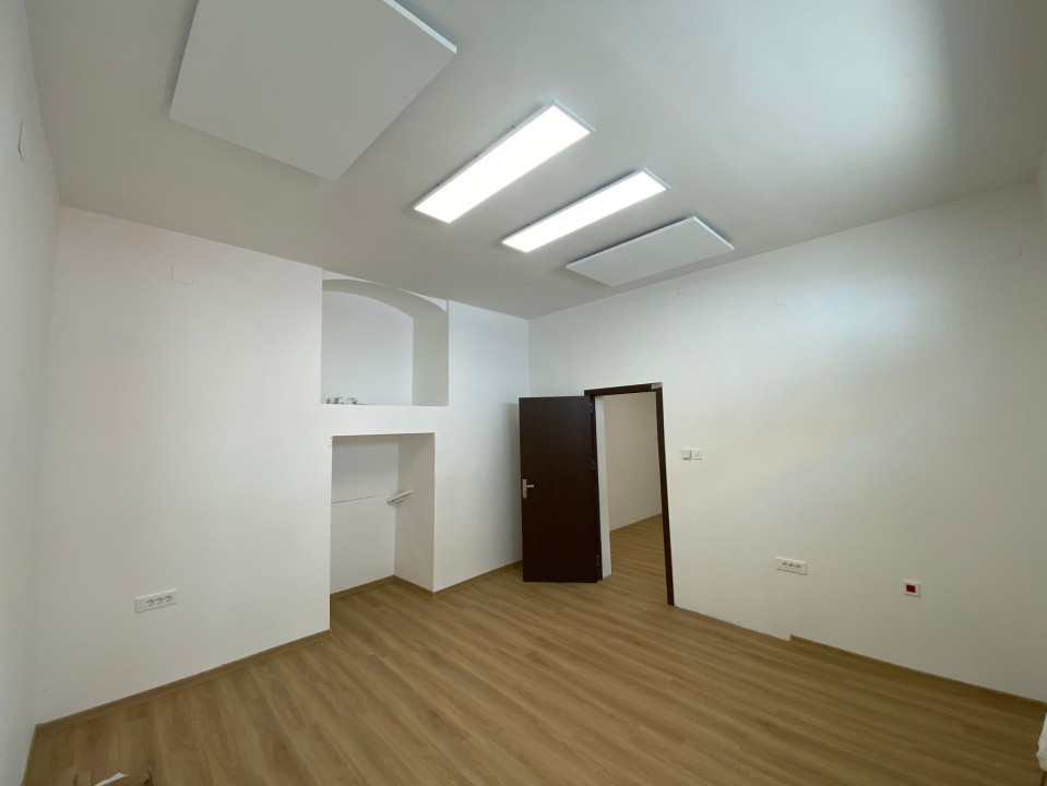 Spațiu comercial ultracentral format din 2 camere cu 2 intrări separate, 40,18mp