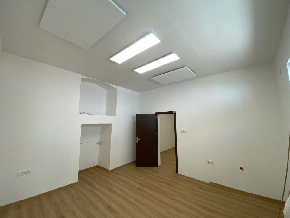 Spațiu comercial ultracentral format din 2 camere cu 2 intrări separate, 40,18mp