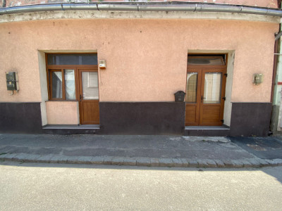 Spațiu comercial ultracentral format din 2 camere cu 2 intrări separate, 40,18mp