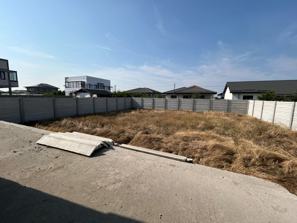 Casa plan parter, 600 mp, 115 mp utili, Metro
