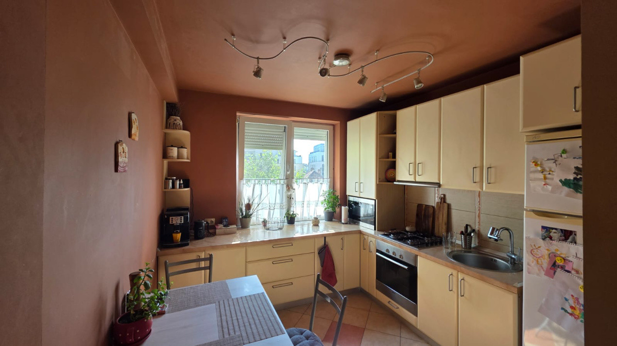 Apartament 3 camere,suprafata utila 76mp,spre inchiriere str Turismului