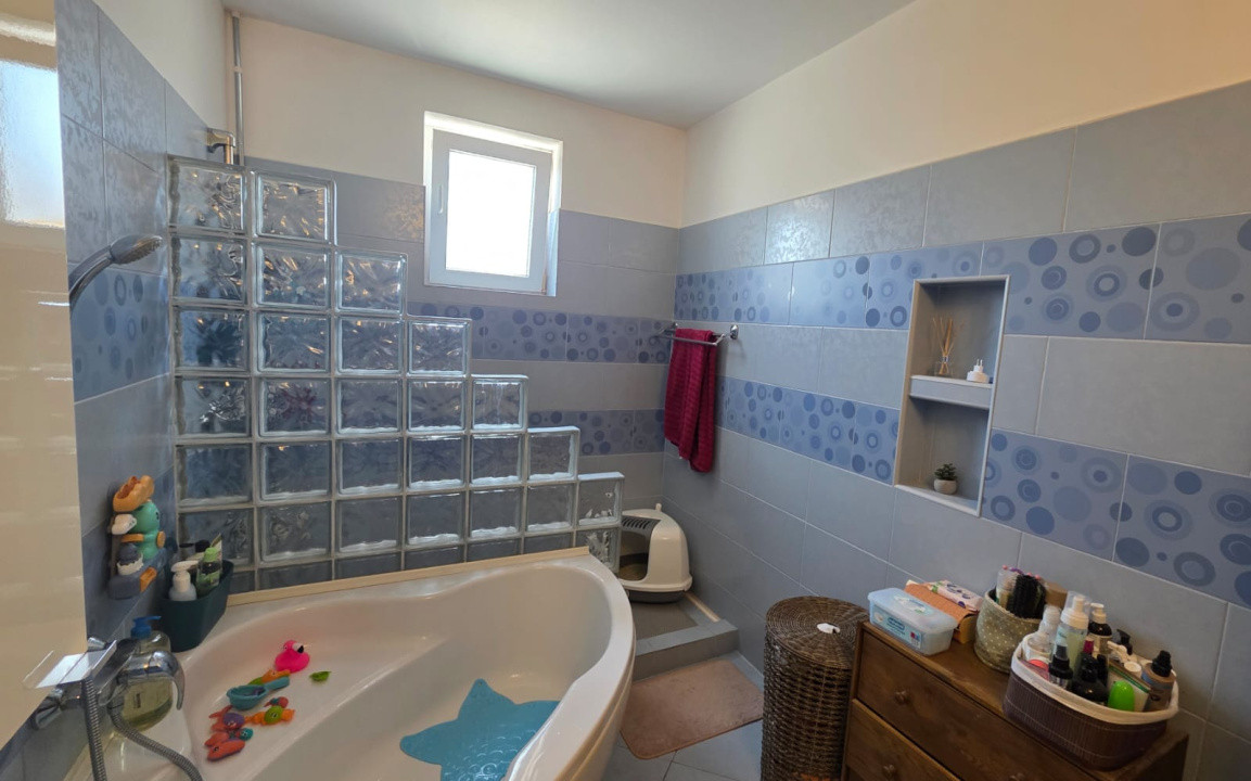 Apartament 3 camere,suprafata utila 76mp,spre inchiriere str Turismului