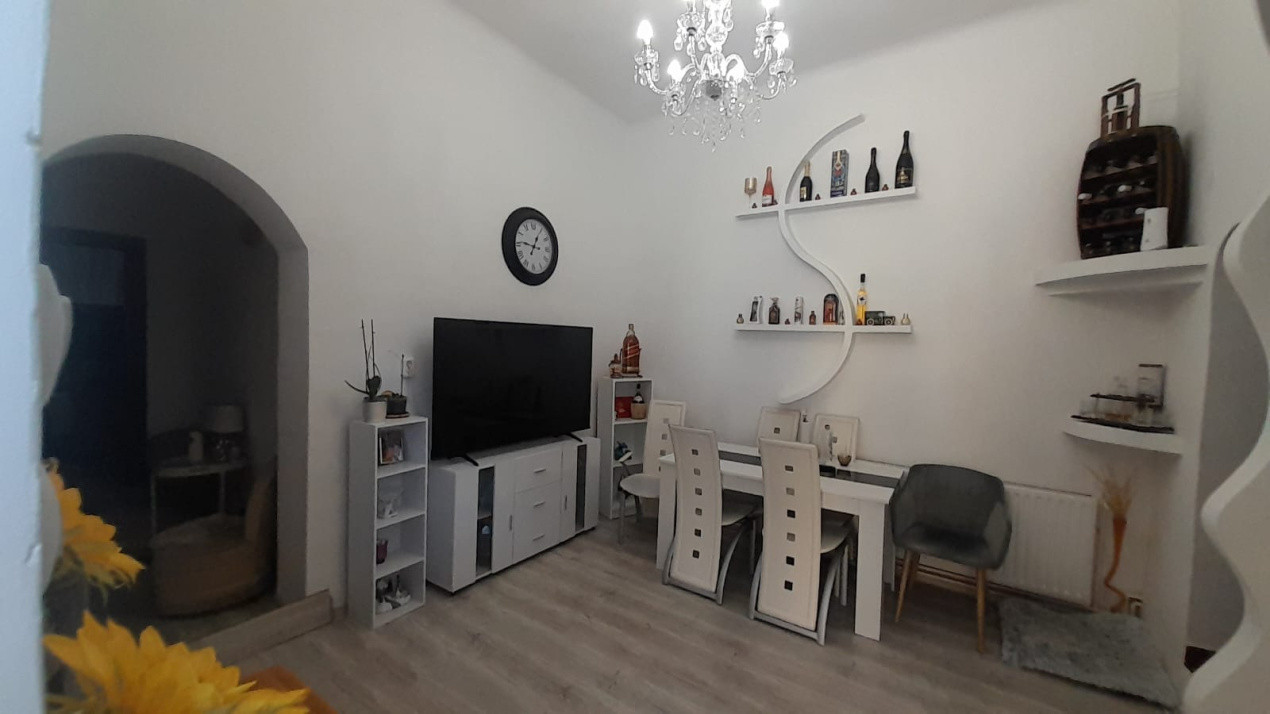 Apartament la casă cu 2 camere, suprafață utilă 64 mp, zona centrală