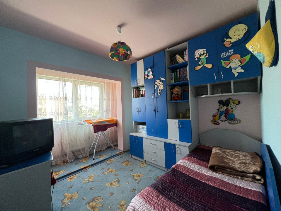 Apartament cu 3 camere zona Marinex