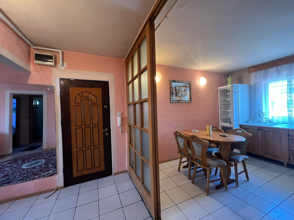 Apartament cu 3 camere zona Marinex