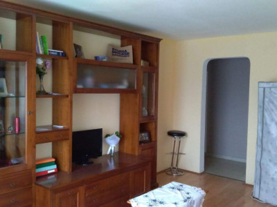 Apartament 3 camere, mobilat și utilat, zona Lazaret 