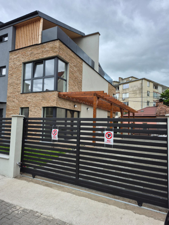 Închiriere casă nouă de tip duplex, Centru, 1600 Eur/lună