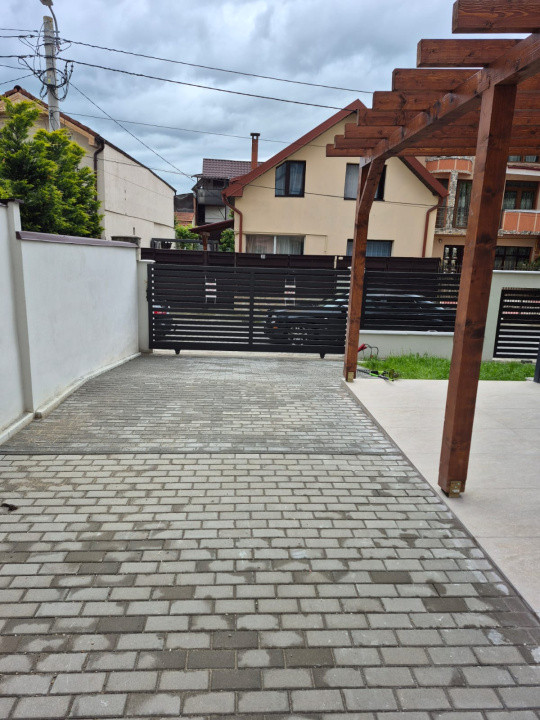 Închiriere casă nouă de tip duplex, Centru, 1600 Eur/lună