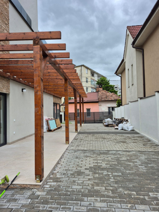 Închiriere casă nouă de tip duplex, Centru, 1600 Eur/lună