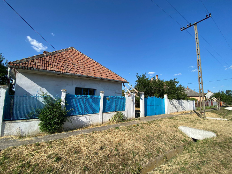 Casă de vacanță în loc. Bojt, Ungaria , 2 cam, teren 3381mp cu pomi fructiferi