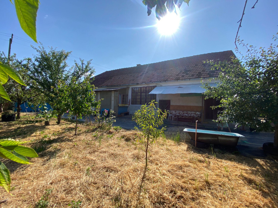 Casă de vacanță în loc. Bojt, Ungaria , 2 cam, teren 3381mp cu pomi fructiferi