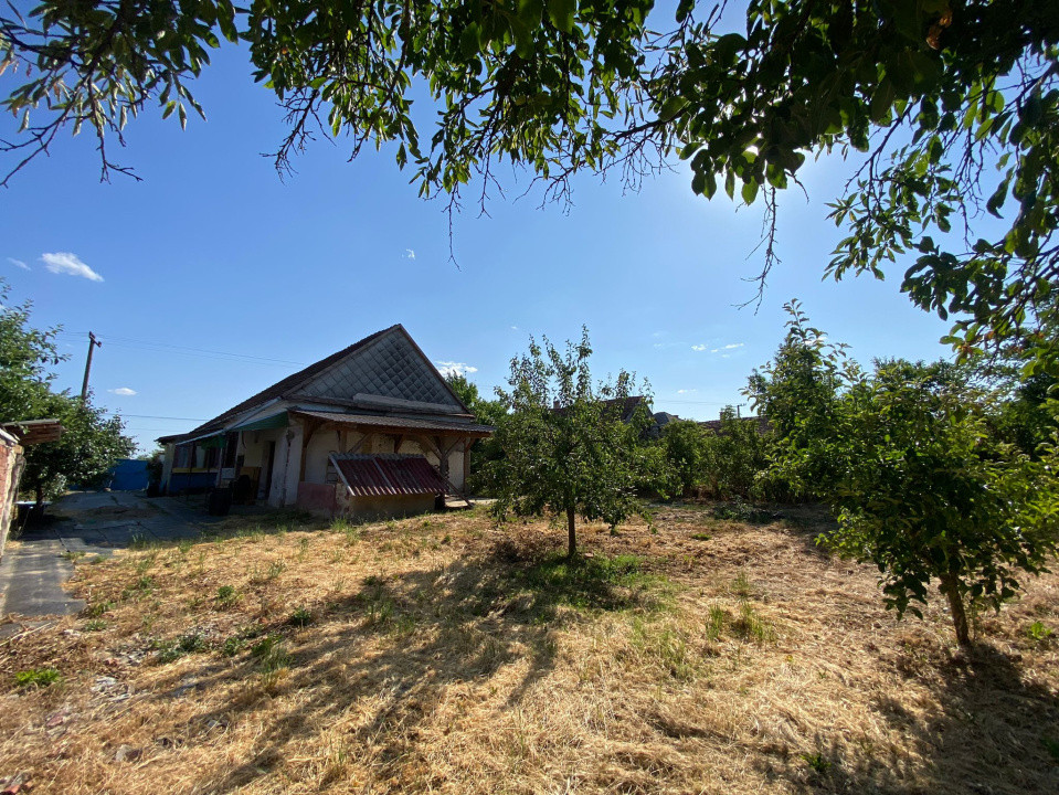 Casă de vacanță în loc. Bojt, Ungaria , 2 cam, teren 3381mp cu pomi fructiferi