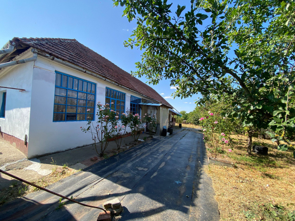 Casă de vacanță în loc. Bojt, Ungaria , 2 cam, teren 3381mp cu pomi fructiferi