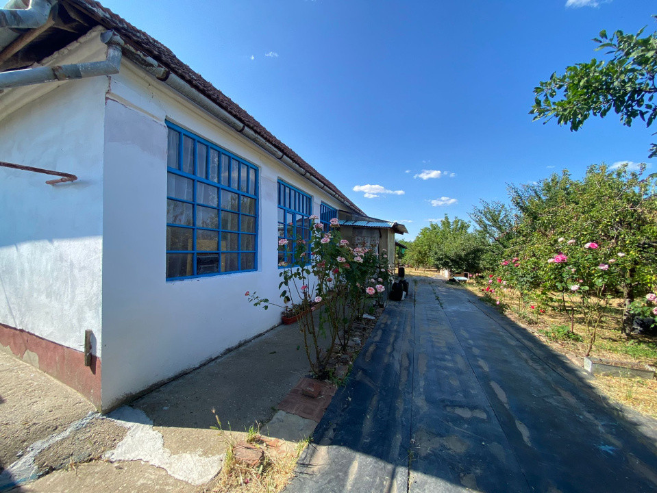 Casă de vacanță în loc. Bojt, Ungaria , 2 cam, teren 3381mp cu pomi fructiferi