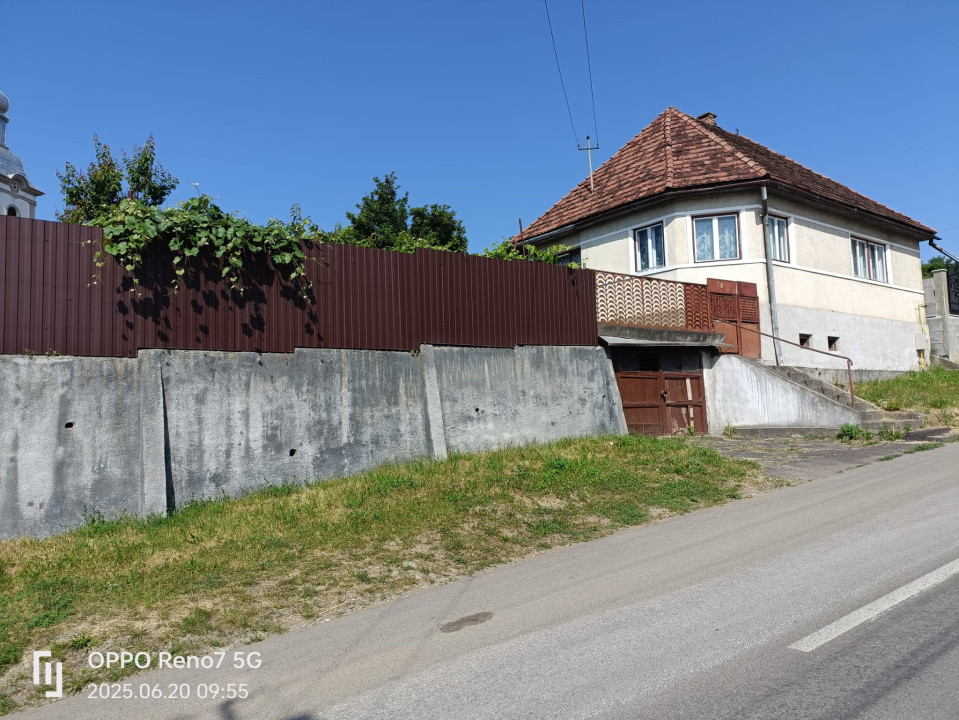 Casă de vânzare 3 camere semicentral