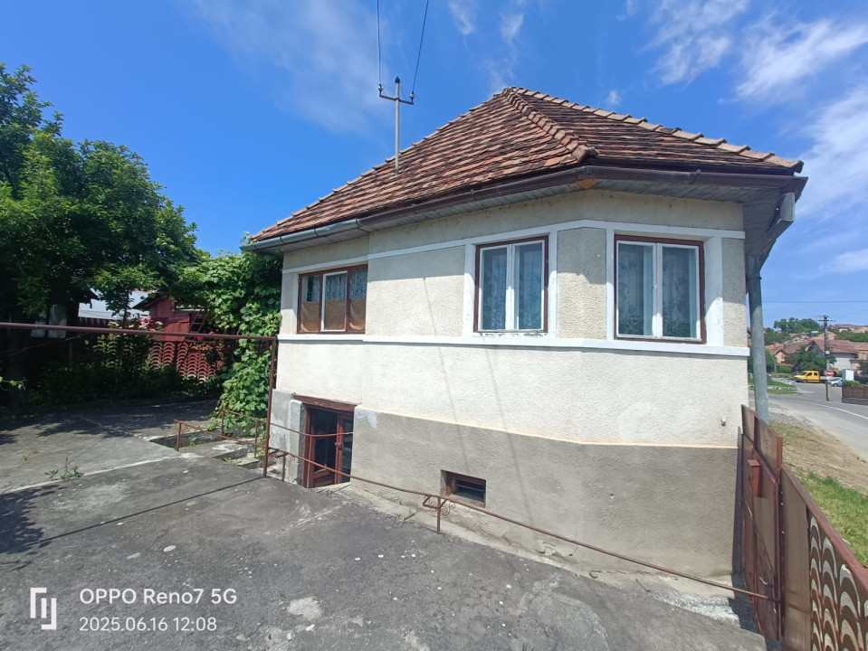 Casă de vânzare 3 camere semicentral