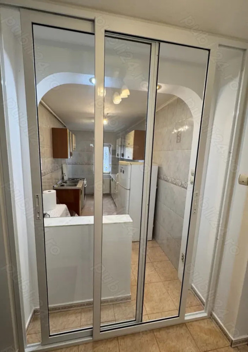 Închiriere apartament spațioa 78 mp de 3 camere, zona Tractorul, Brașov