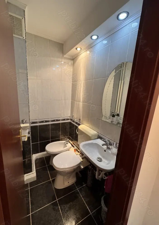 Închiriere apartament spațioa 78 mp de 3 camere, zona Tractorul, Brașov