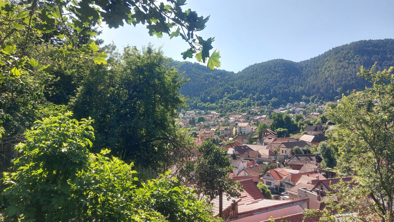 Casă de vânzare în Schei, cu teren în 3 terase  și panoramă superbă spre Brașov