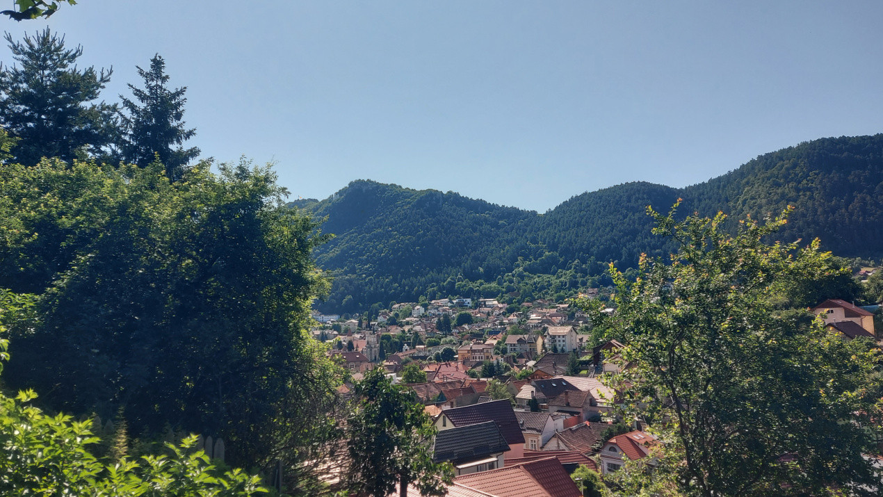 Casă de vânzare în Schei, cu teren în 3 terase  și panoramă superbă spre Brașov