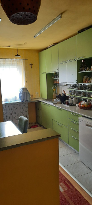 Apartament cu 4 camere decomandat, mobilat în Mărăşti