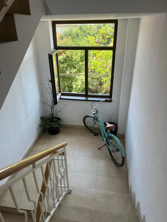 Apartament cu 3 camere zona Hotel Carpati