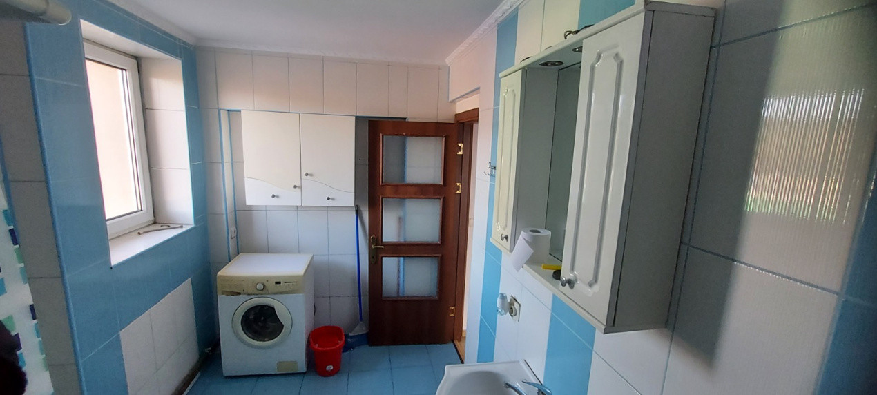 Apartament foarte spatios de inchiriat!