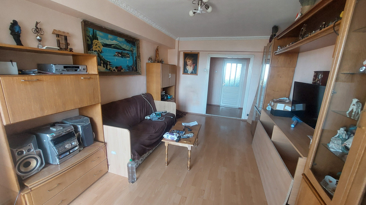 Apartament 4 camere decomandat, 102 mp, etajul 8, Rovine zona Posta