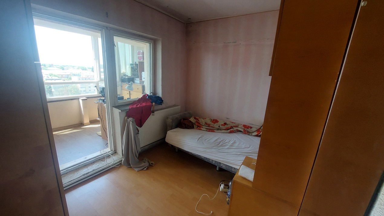 Apartament 4 camere decomandat, 102 mp, etajul 8, Rovine zona Posta