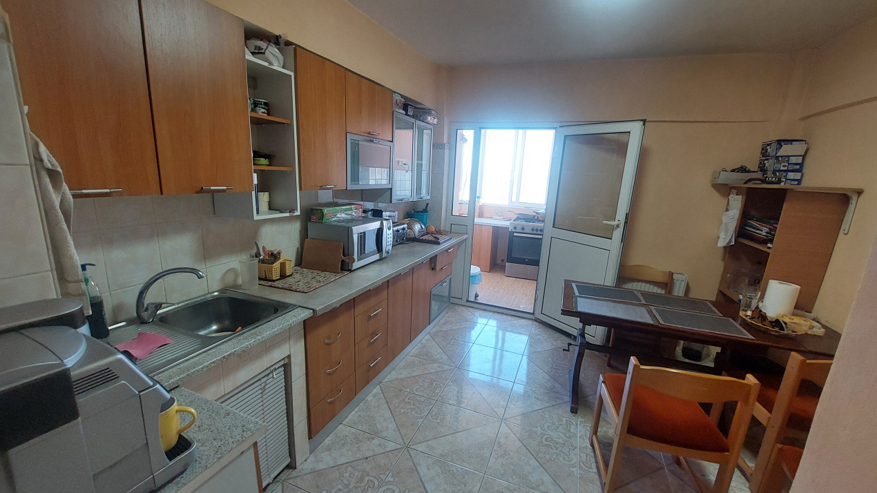 Apartament 4 camere decomandat, 102 mp, etajul 8, Rovine zona Posta