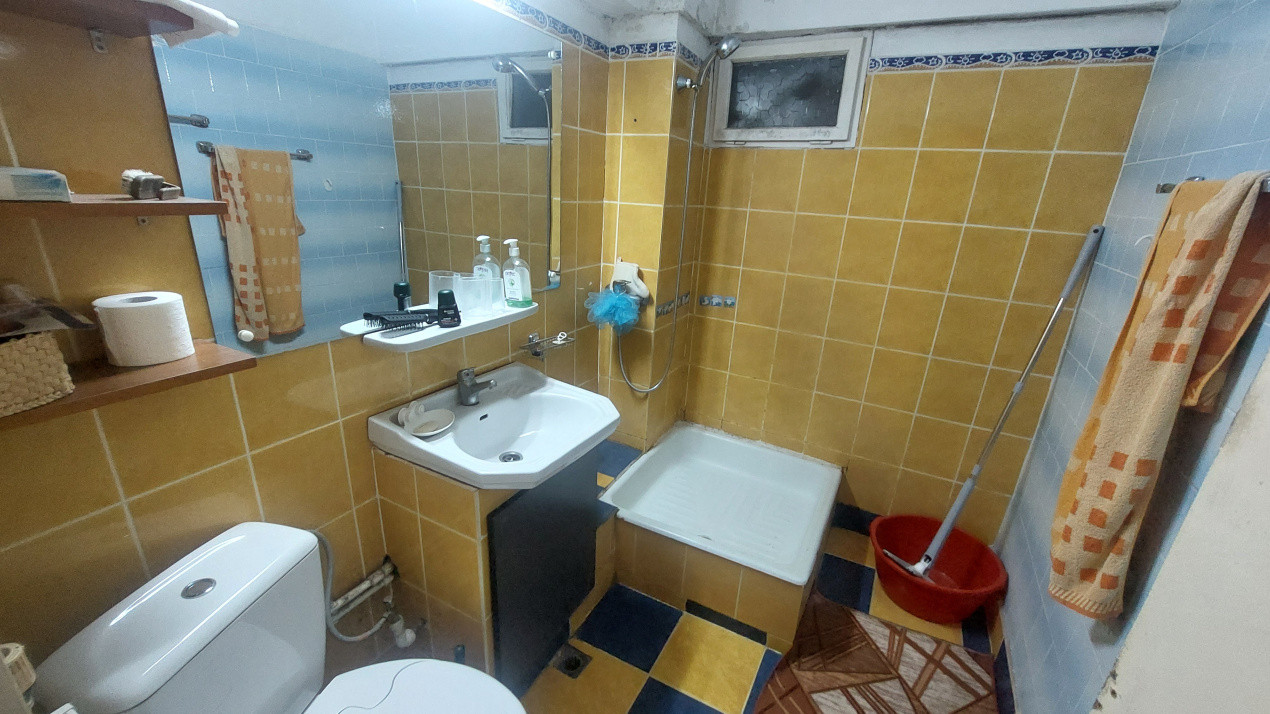 Apartament 4 camere decomandat, 102 mp, etajul 8, Rovine zona Posta