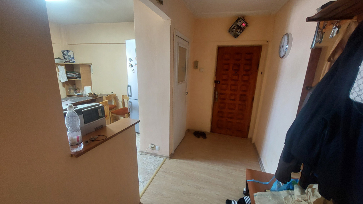 Apartament 4 camere decomandat, 102 mp, etajul 8, Rovine zona Posta