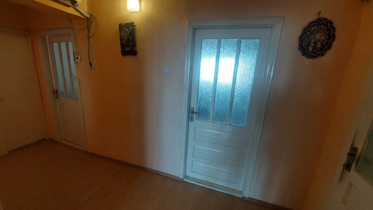 Apartament 4 camere decomandat, 102 mp, etajul 8, Rovine zona Posta